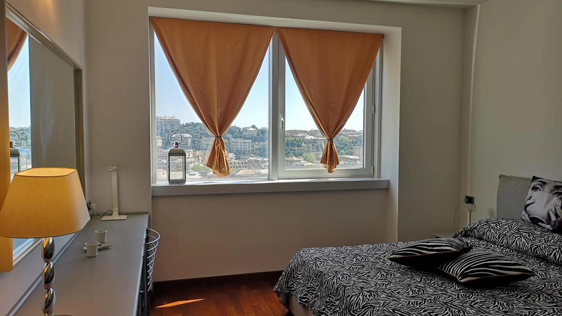 Suite Lambruschini Central With Top City View - Free Covered Parking Genova 0*,  Italia